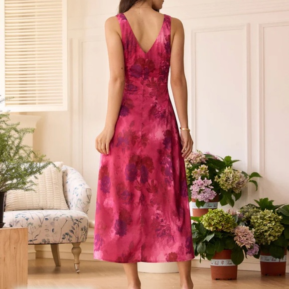 NWT Rose Red V Neck Sleeveless Floral Maxi Dress - Picture 3 of 4